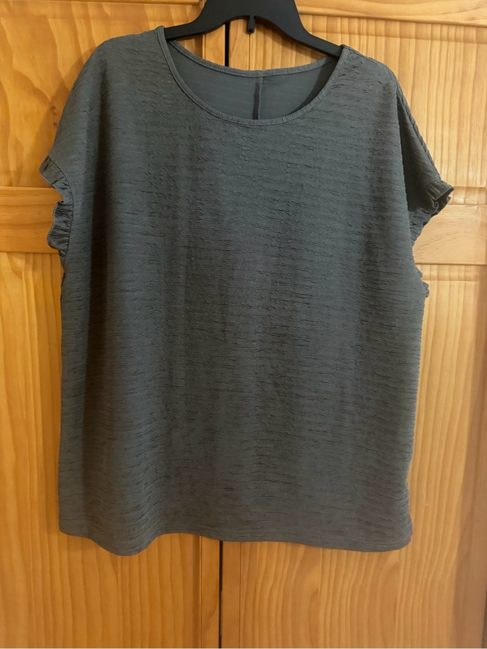 Casual Short-Sleeve Crewneck Top in Dark Gray